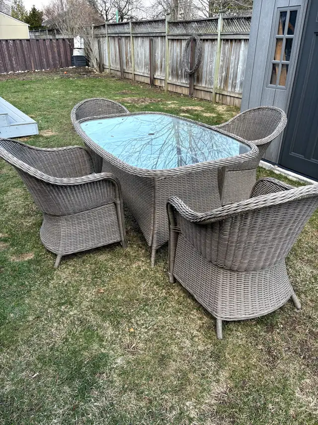 patio table and chairs