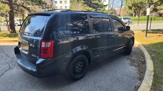 Certified-2009 Dodge Grand Caravan - Photo 3