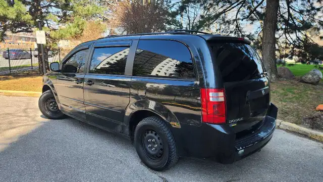 Certified-2009 Dodge Grand Caravan - Photo 4