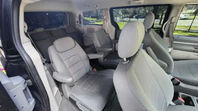 Certified-2009 Dodge Grand Caravan - Photo 5