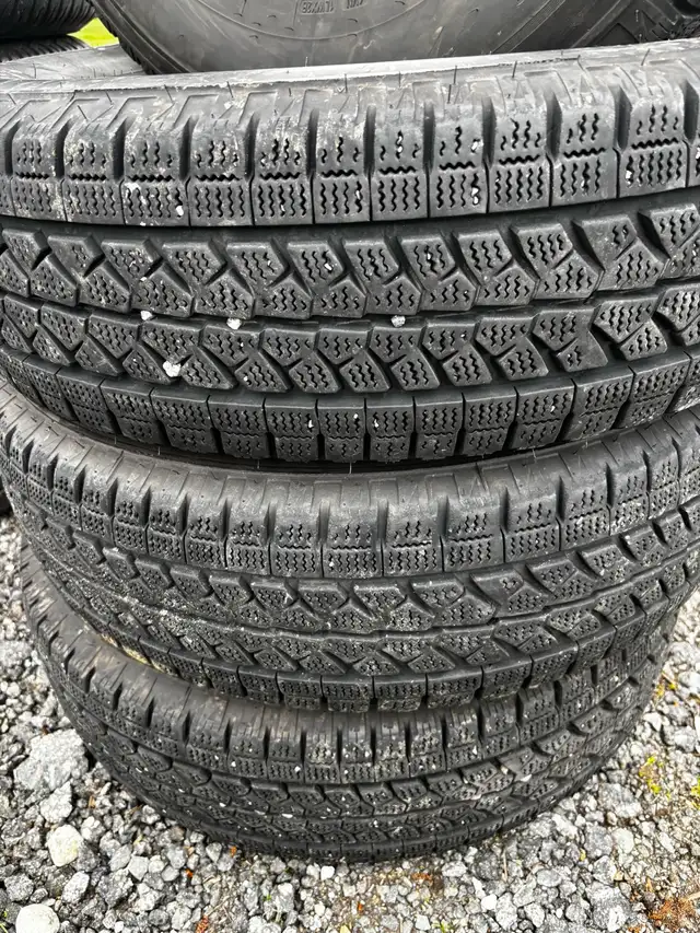 LT225/75R16 Bridgestone (4) 2024