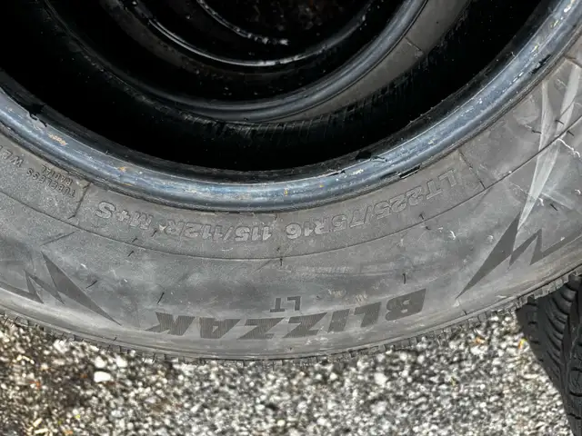 LT225/75R16 Bridgestone (4) 2024 - Photo 4