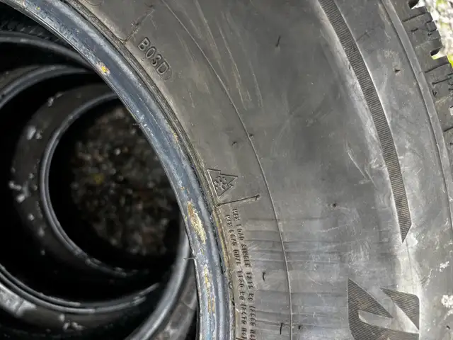 LT225/75R16 Bridgestone (4) 2024 - Photo 6