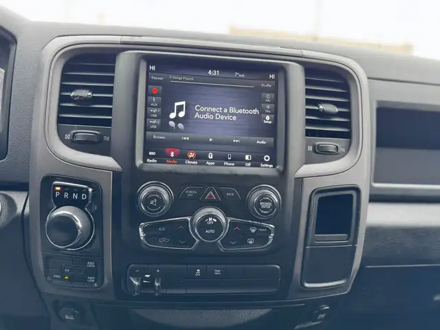 2019 RAM 1500 CLASSIC EXPRESS CREW CAB – 5.7L HEMI V8 – 4X4 - Photo 13