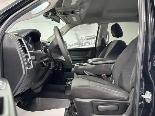 2019 RAM 1500 CLASSIC EXPRESS CREW CAB – 5.7L HEMI V8 – 4X4 - Photo 16