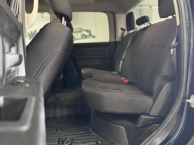 2019 RAM 1500 CLASSIC EXPRESS CREW CAB – 5.7L HEMI V8 – 4X4 - Photo 17