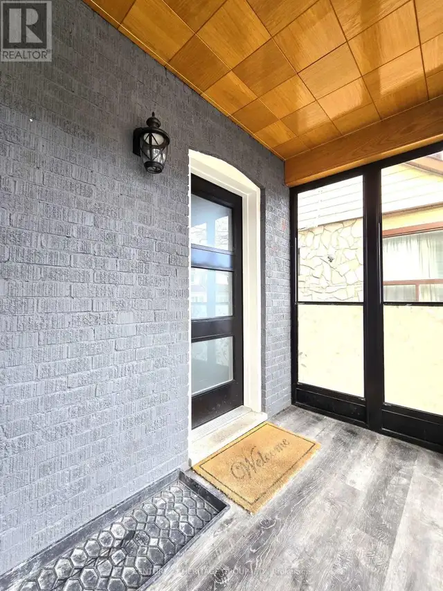 Renovated 4BR Detached House - Mount Dennis / Eglinton LRT - Photo 2