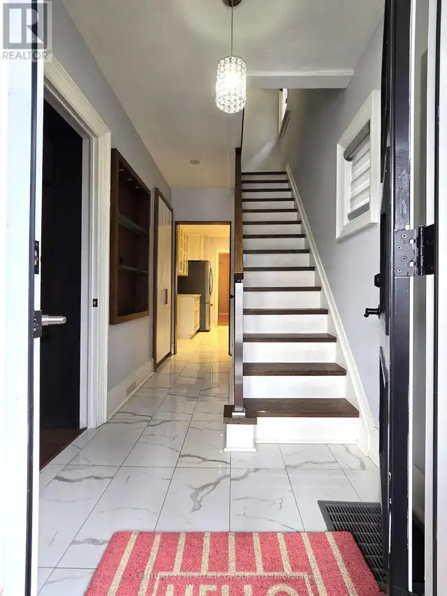 Renovated 4BR Detached House - Mount Dennis / Eglinton LRT - Photo 3