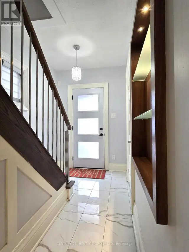 Renovated 4BR Detached House - Mount Dennis / Eglinton LRT - Photo 4