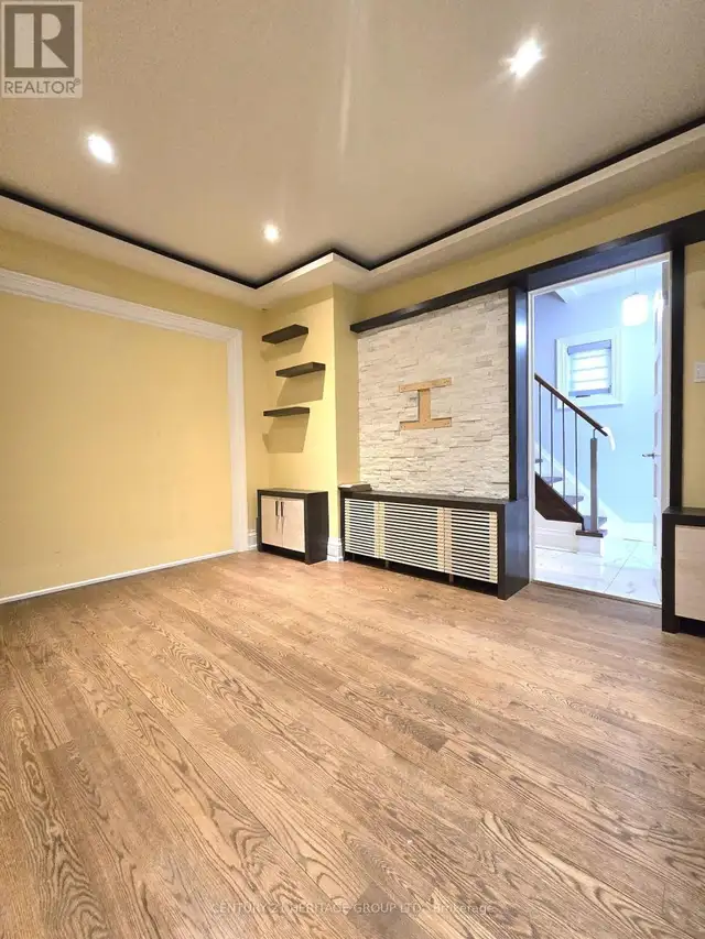 Renovated 4BR Detached House - Mount Dennis / Eglinton LRT - Photo 9