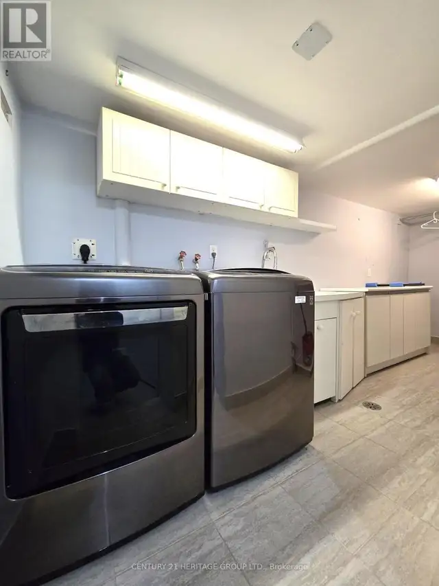 Renovated 4BR Detached House - Mount Dennis / Eglinton LRT - Photo 14