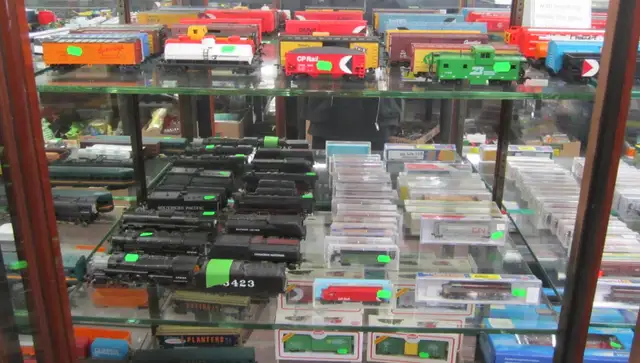 AUCTION-HUGE COLLECTION OF HO&N GAUGE TRAINS-SAT, APR 25 - 8 AM