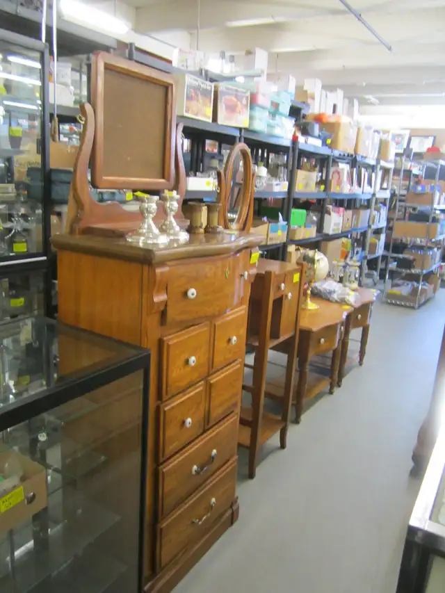 AUCTION-HUGE COLLECTION OF HO&N GAUGE TRAINS-SAT, APR 25 - 8 AM - Photo 3