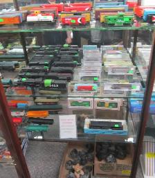AUCTION-HUGE COLLECTION OF HO&N GAUGE TRAINS-SAT, APR 25 - 8 AM - Photo 4
