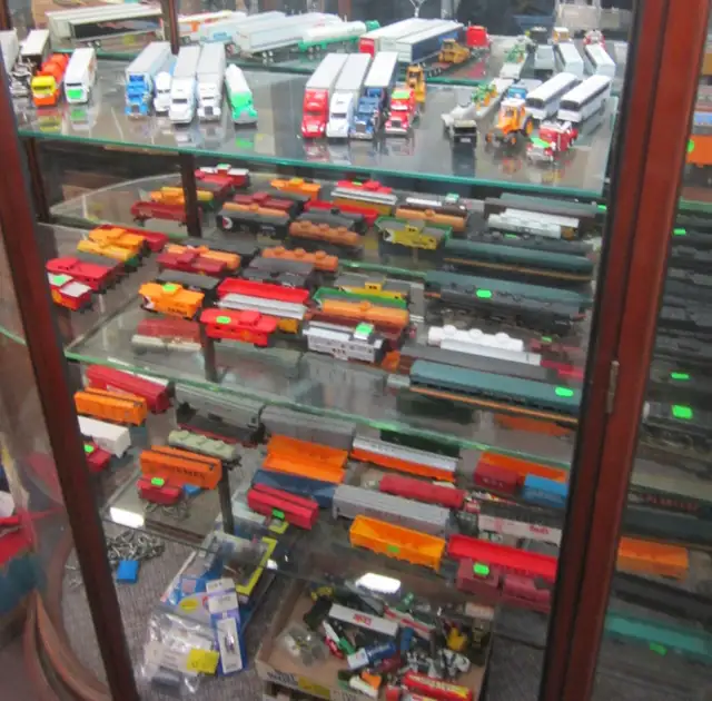 AUCTION-HUGE COLLECTION OF HO&N GAUGE TRAINS-SAT, APR 25 - 8 AM - Photo 6
