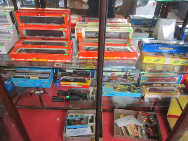 AUCTION-HUGE COLLECTION OF HO&N GAUGE TRAINS-SAT, APR 25 - 8 AM - Photo 9