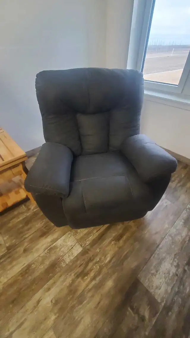 brand new Lazy Boy recliners Franklin brand