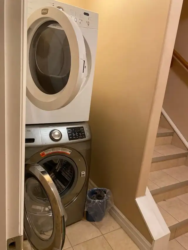 Summerside - Walkout 1 Bdrm Basement Suite - all utilities incl. - Photo 8