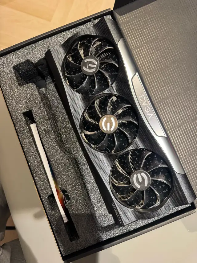 EVGA RTX 3090 FTW3 Ultra - Photo 4