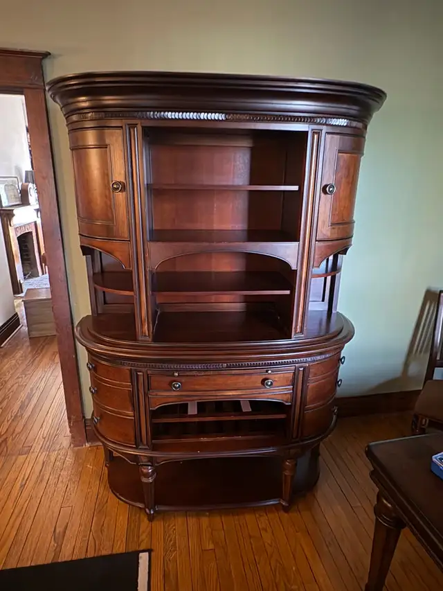 Free delivery used Cherry Wood China Cabinet - Photo 2