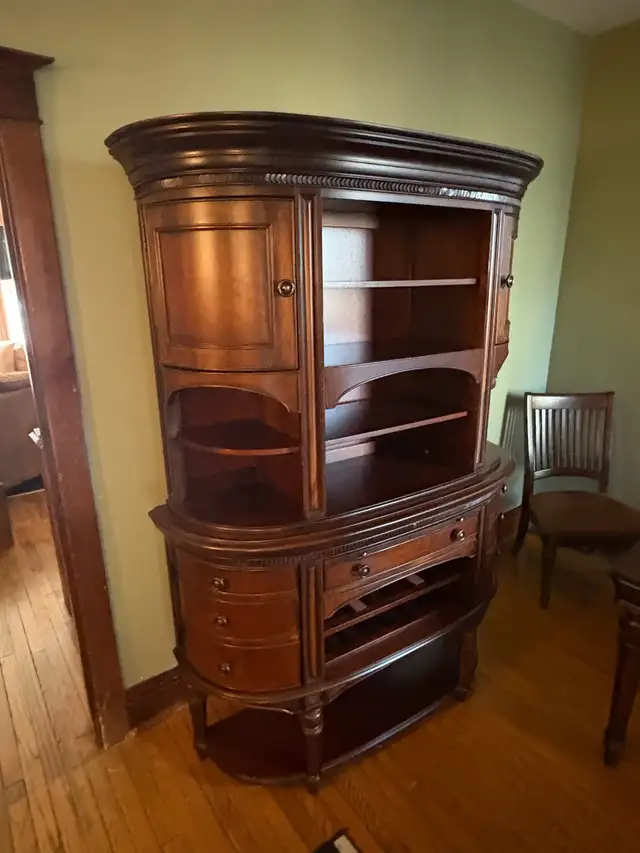 Free delivery used Cherry Wood China Cabinet - Photo 3