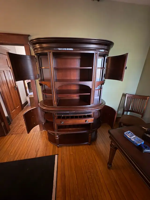 Free delivery used Cherry Wood China Cabinet - Photo 4