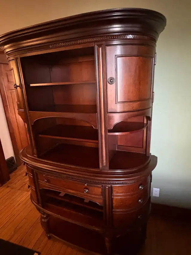 Free delivery used Cherry Wood China Cabinet - Photo 5