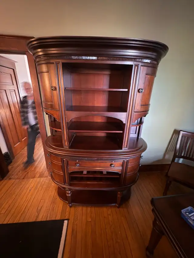 Free delivery used Cherry Wood China Cabinet - Photo 6