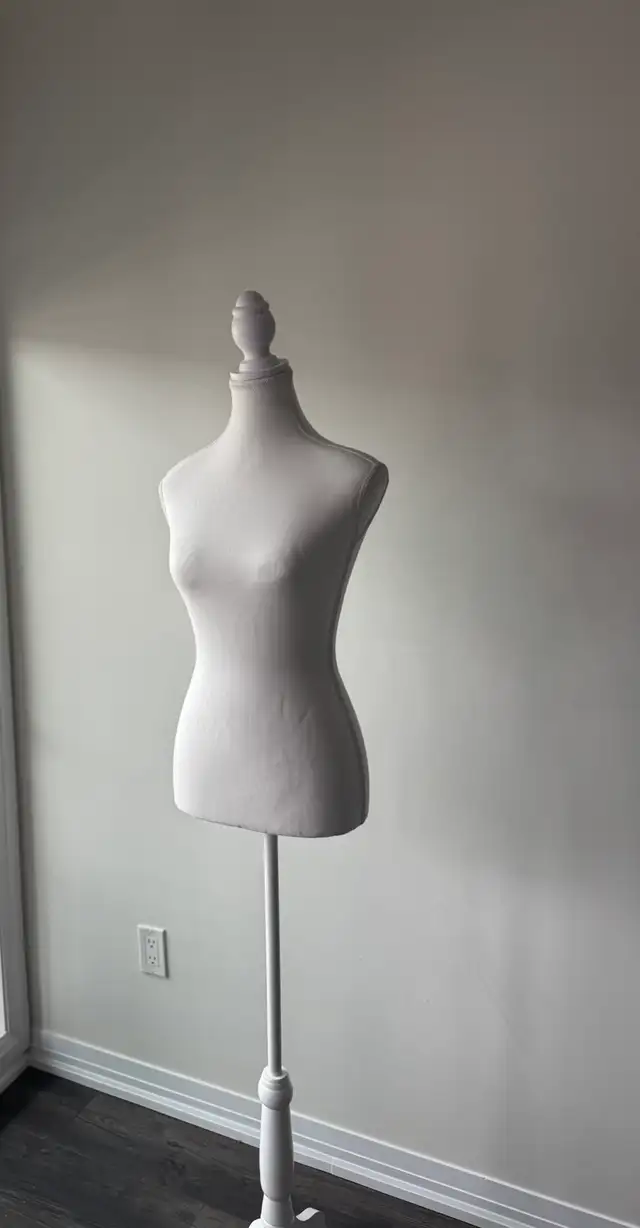 FOR RENT Mannequin for dresses