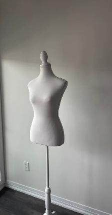 FOR RENT Mannequin for dresses