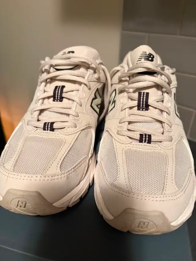 Women’s New Balance Sneakers - Photo 3