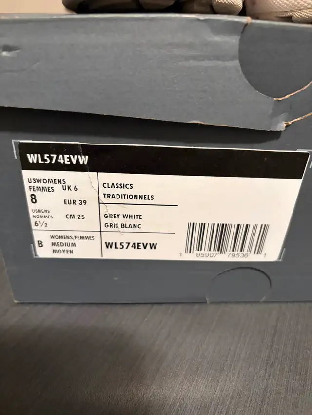 Women’s New Balance Sneakers - Photo 4