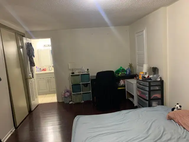 Need 1 girl for private master bedroom in a house - Photo 3