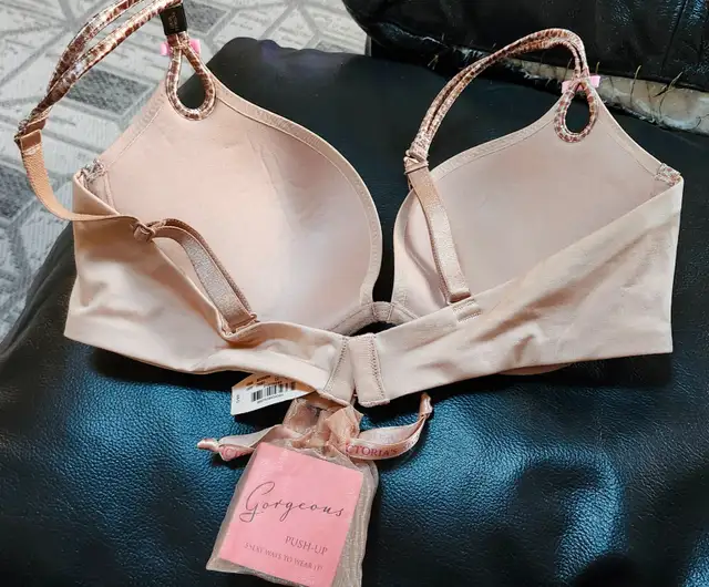 Brand NEW Victoria Secret bra! Size 36C - Photo 2