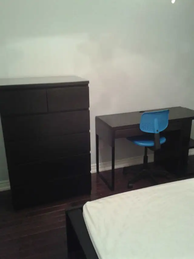 $ 850. June 1st. Furnished bedroom. Burlington - Photo 4