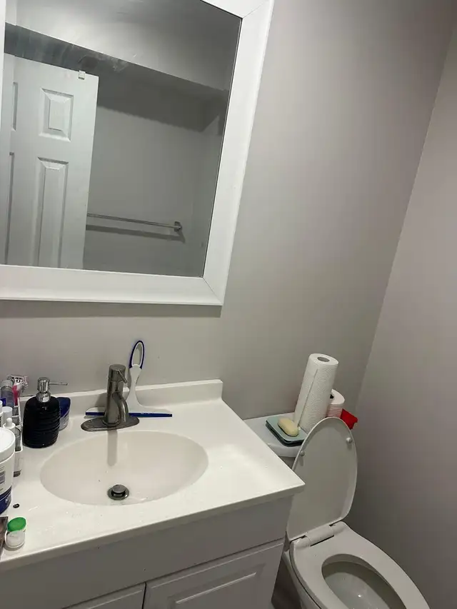 Private room available for a girl with attached washroom - Photo 2