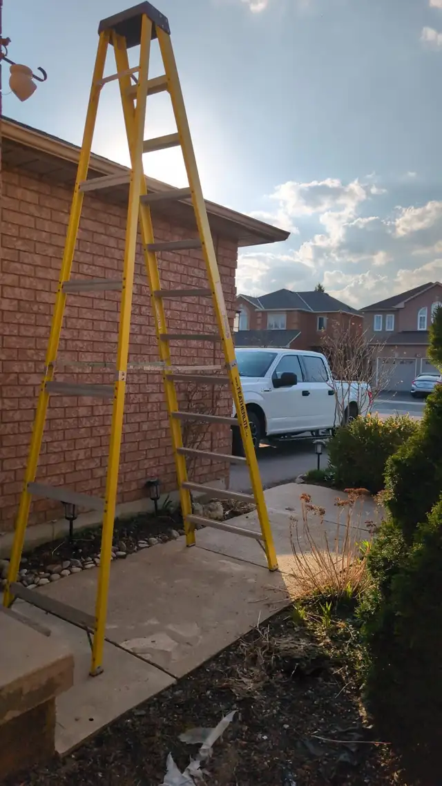 12ft Fiberglass Step Ladder