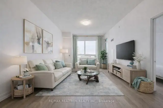 ✨ TORONTO CONDO FOR SALE $64.9K ✨ - Photo 2