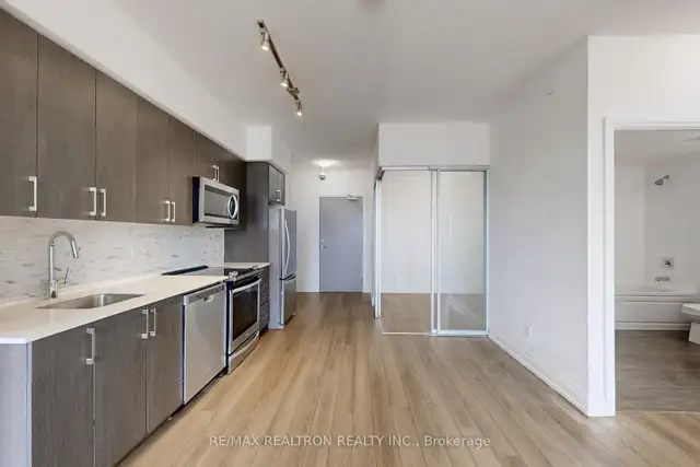 ✨ TORONTO CONDO FOR SALE $64.9K ✨ - Photo 3