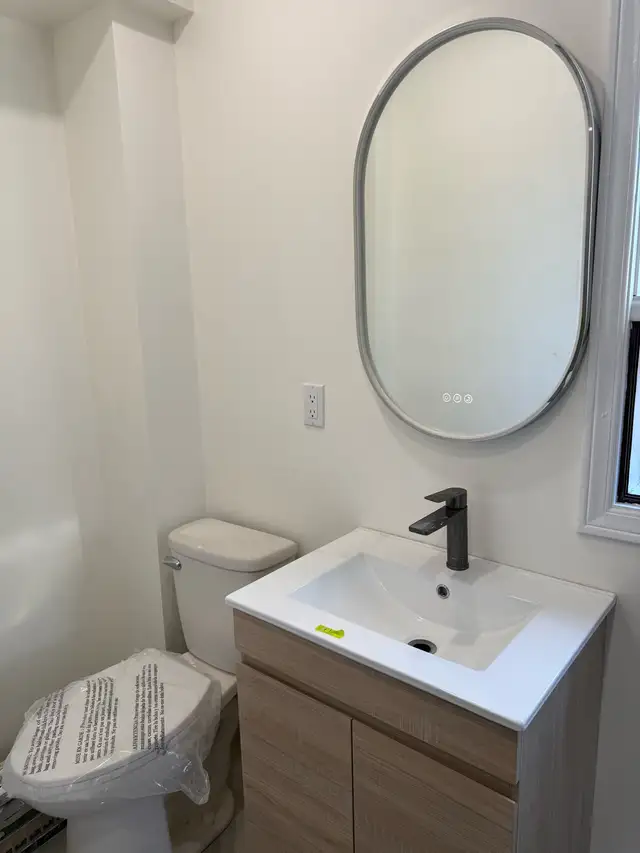 Downtown Toronto one newly renovated studio available May 1st