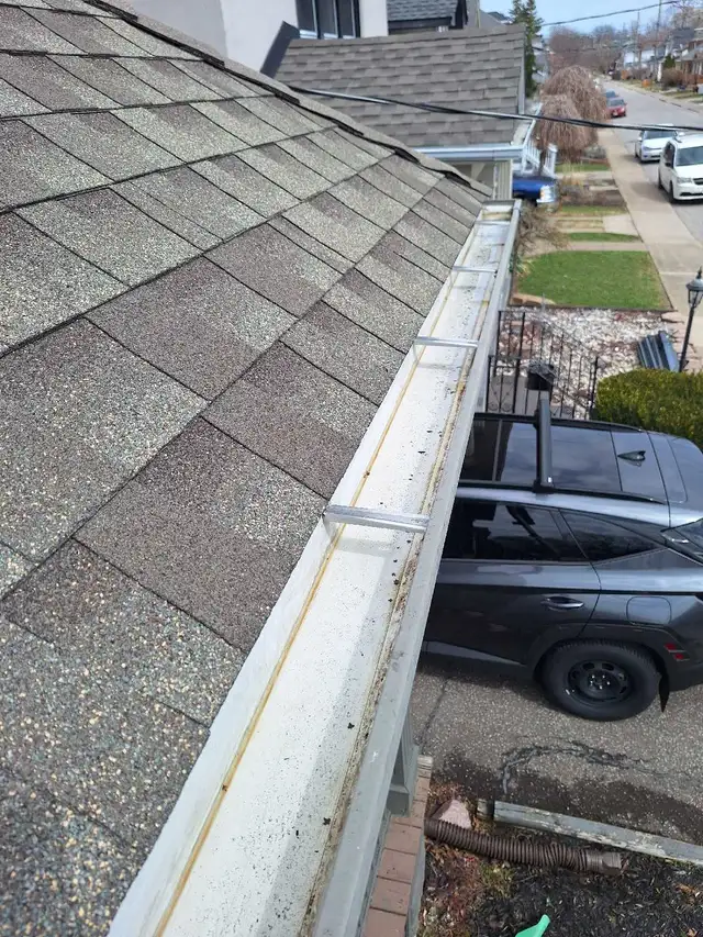 Gutter Cleaning - Photo 3