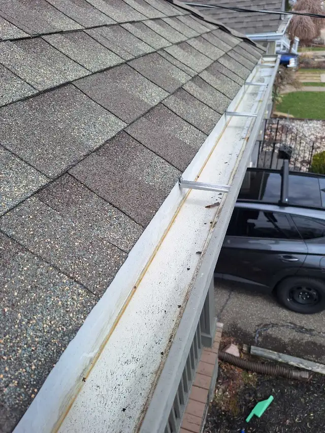 Gutter Cleaning - Photo 5