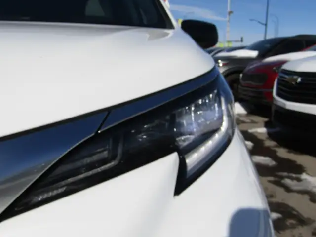 2022 Toyota Sienna XSE AWD Hybrid 7-Passenger / Leather / Navi / - Photo 3