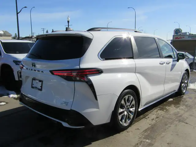 2022 Toyota Sienna XSE AWD Hybrid 7-Passenger / Leather / Navi / - Photo 5