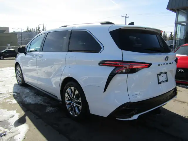 2022 Toyota Sienna XSE AWD Hybrid 7-Passenger / Leather / Navi / - Photo 9