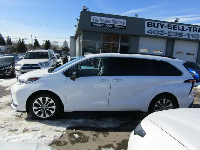 2022 Toyota Sienna XSE AWD Hybrid 7-Passenger / Leather / Navi / - Photo 10