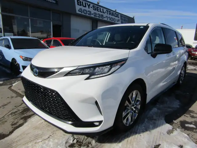 2022 Toyota Sienna XSE AWD Hybrid 7-Passenger / Leather / Navi / - Photo 11