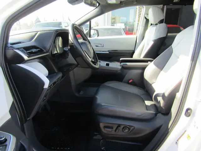 2022 Toyota Sienna XSE AWD Hybrid 7-Passenger / Leather / Navi / - Photo 14