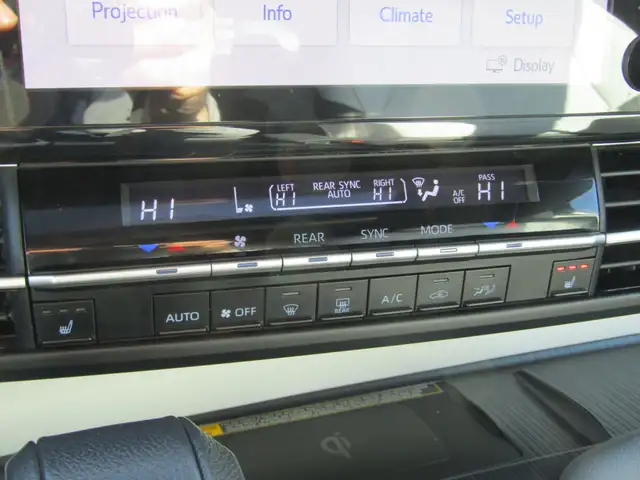 2022 Toyota Sienna XSE AWD Hybrid 7-Passenger / Leather / Navi / - Photo 20