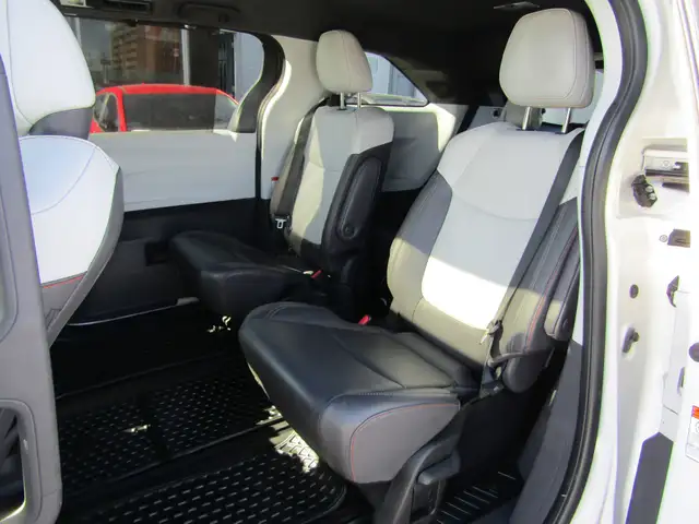 2022 Toyota Sienna XSE AWD Hybrid 7-Passenger / Leather / Navi / - Photo 22